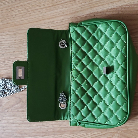 Olsen crossbody bag with chain - Picture 3 of 5